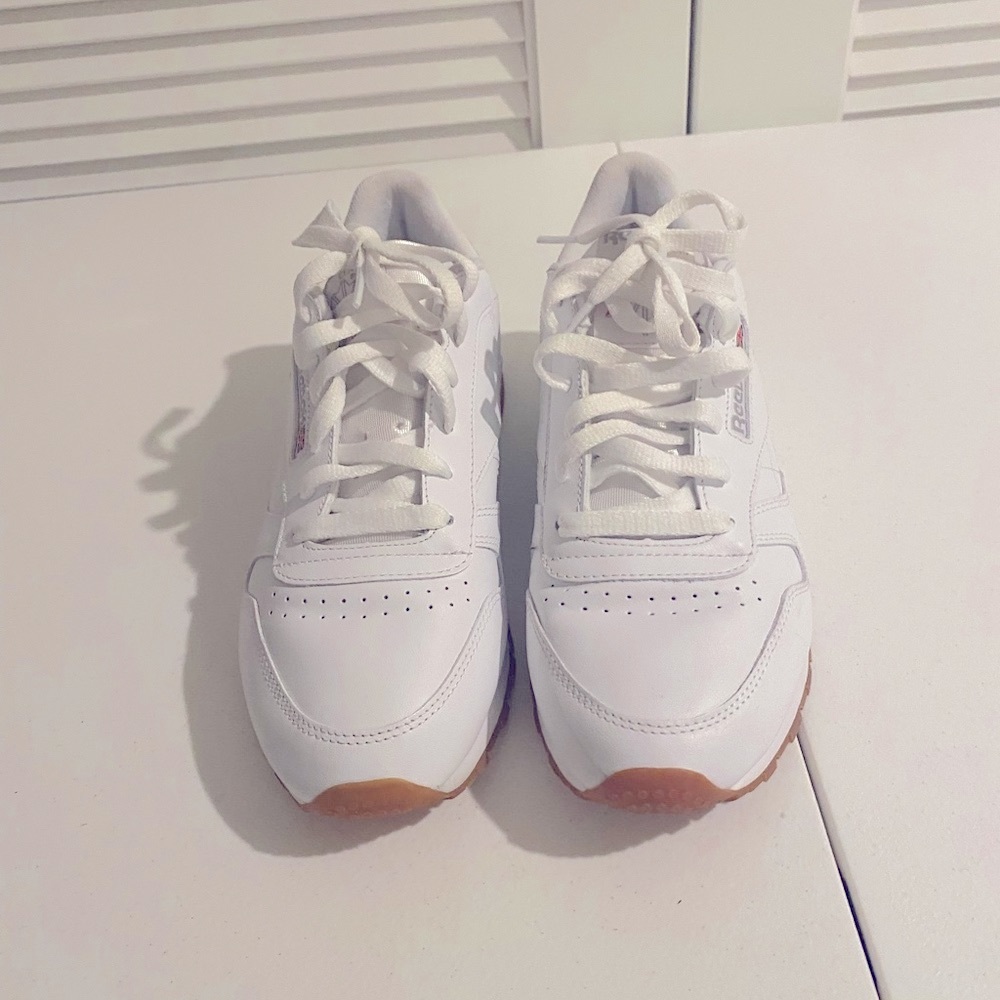 Reebok classic white rubber gum bottom sneakers sz 9.5.